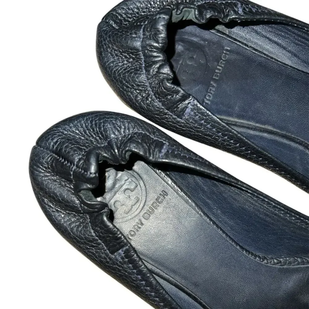 Tory Burch Reva Travel Tumbled Leather Medallion Logo Ballet Flats 7.5